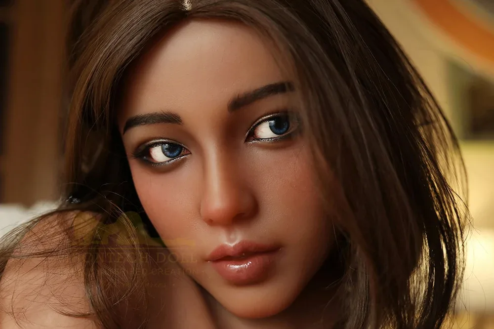 Irontech Doll 159 cm Plus Hybrid - Lexi view 3